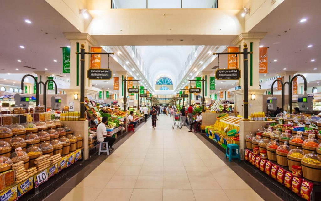 سوق التمور المركزي بالمدينة المنورة | وجهة الزوار لشراء أجود تمور المدينة